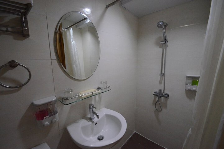 Room 13 of 18