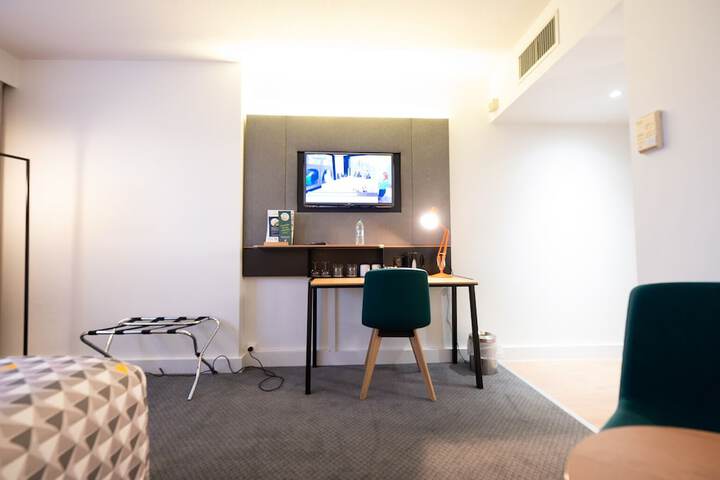 Room 16 of 62