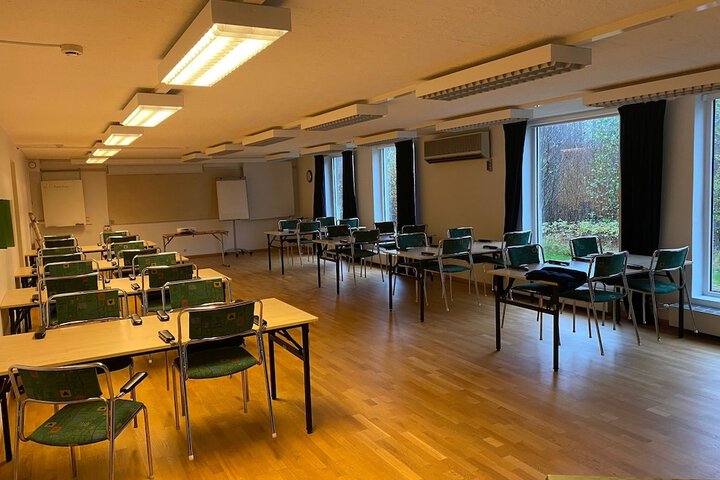 Business Center 68 of 77