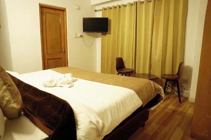 Room 8 of 27