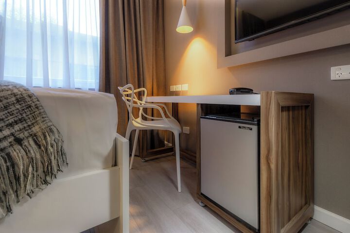 Room 9 of 27