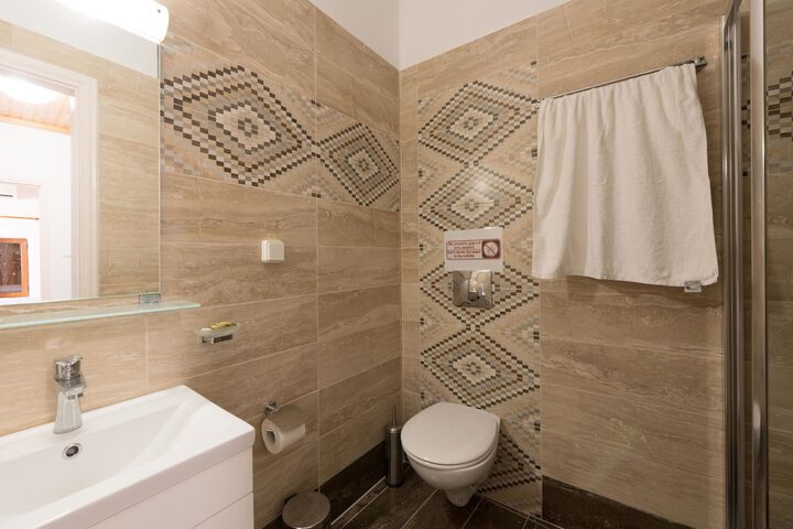 Room 14 of 15