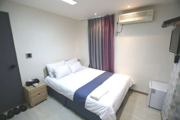 Room 12 of 61