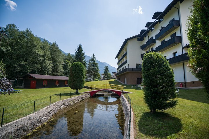 Hotel Exterior 53 of 64