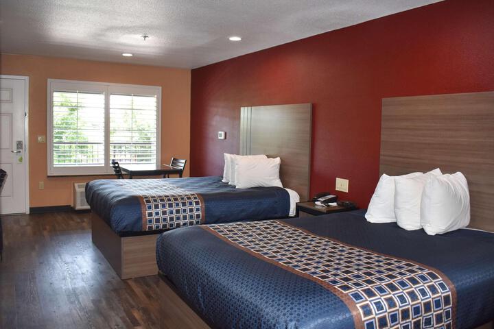 2 Queen Beds
