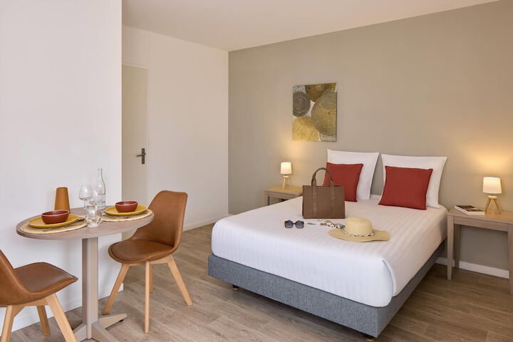 Room 4 of 18