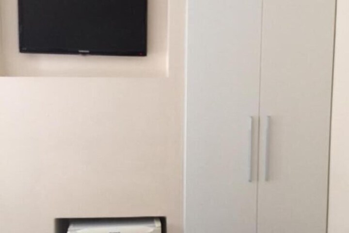 Room 13 of 27