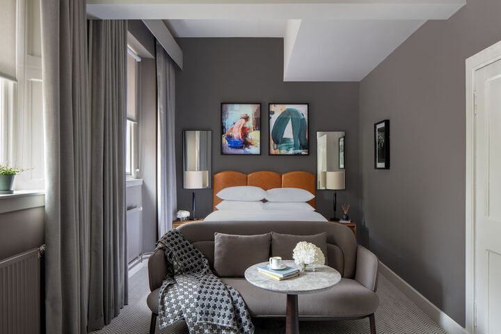 Room 12 of 83
