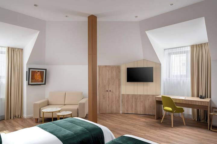 Room 12 of 30
