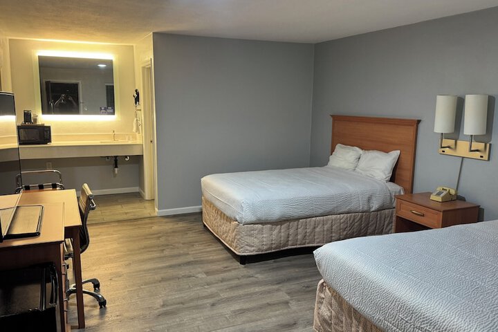 Room 10 of 17