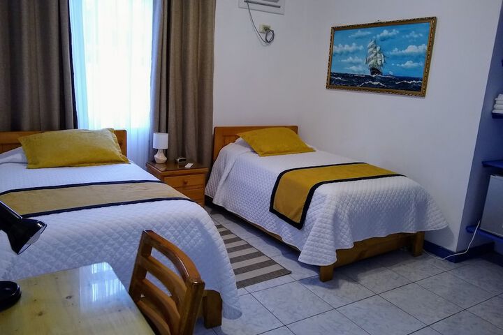Room 14 of 76