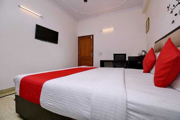 Room 10 of 12