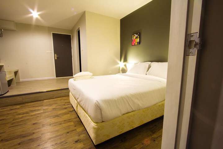 Room 5 of 20