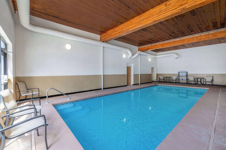 Hotel Pool