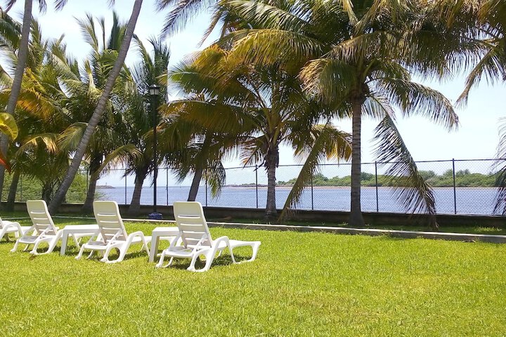 Sundeck 50 of 58
