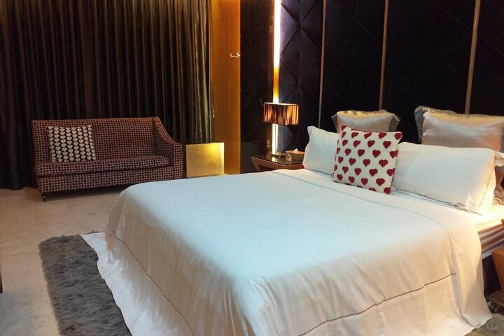 Room 30 of 40