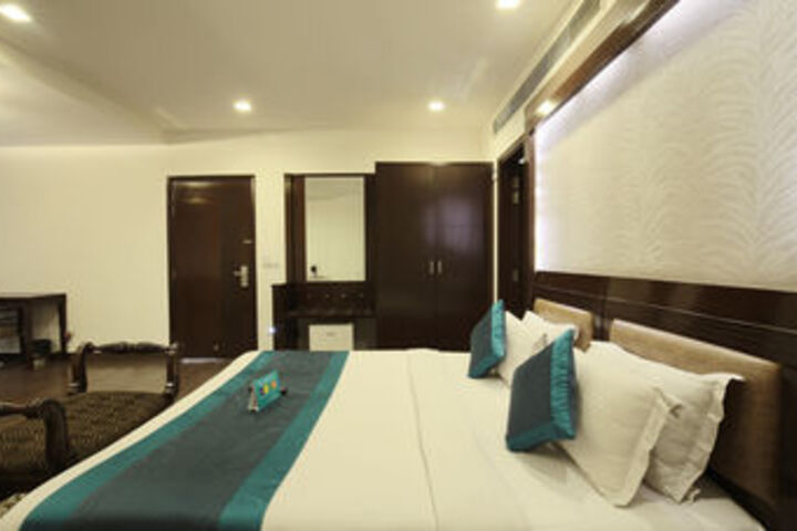 Room 17 of 21