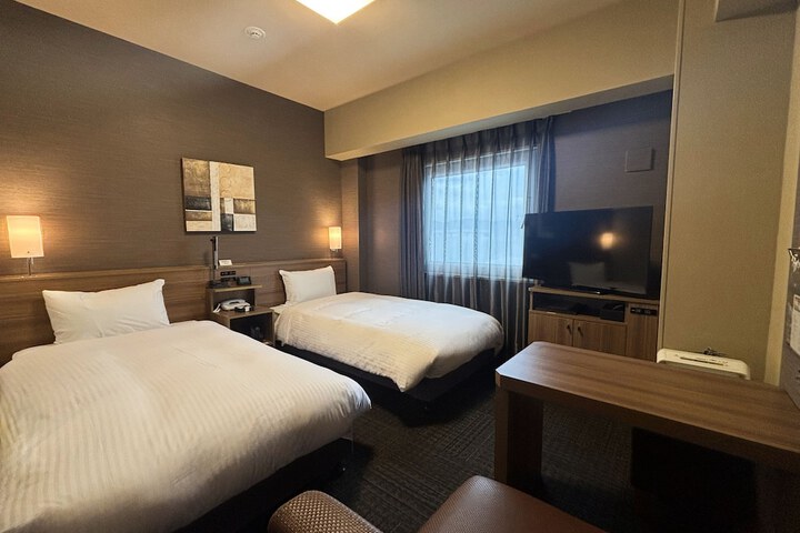 Room 9 of 30