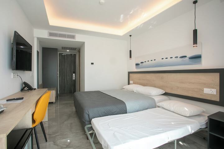 Room 11 of 50