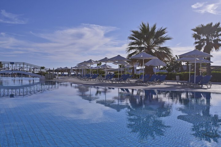 Pool 40 of 79