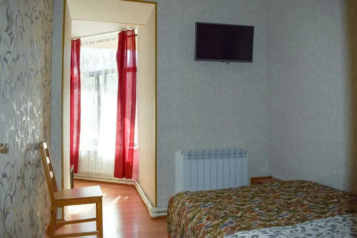 Room 4 of 15