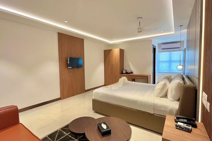 Room 33 of 97