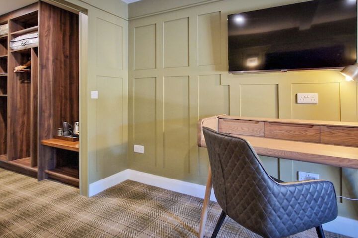 Room 15 of 118