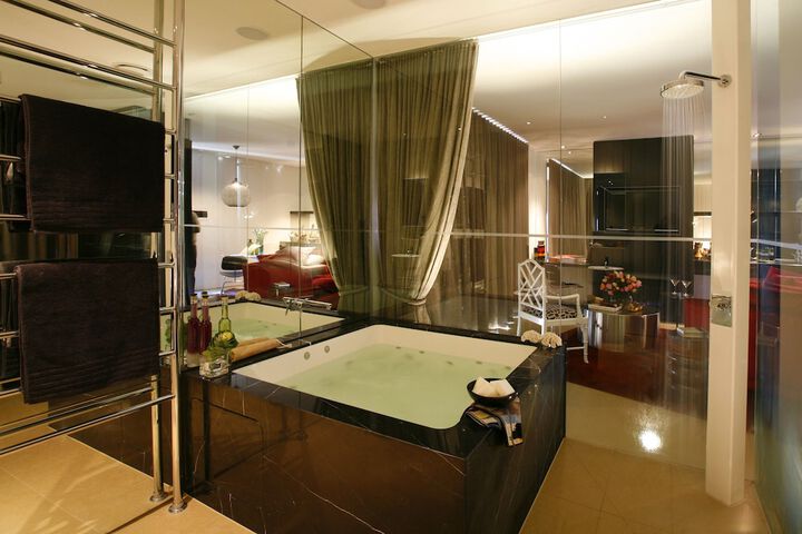 Room 16 of 21