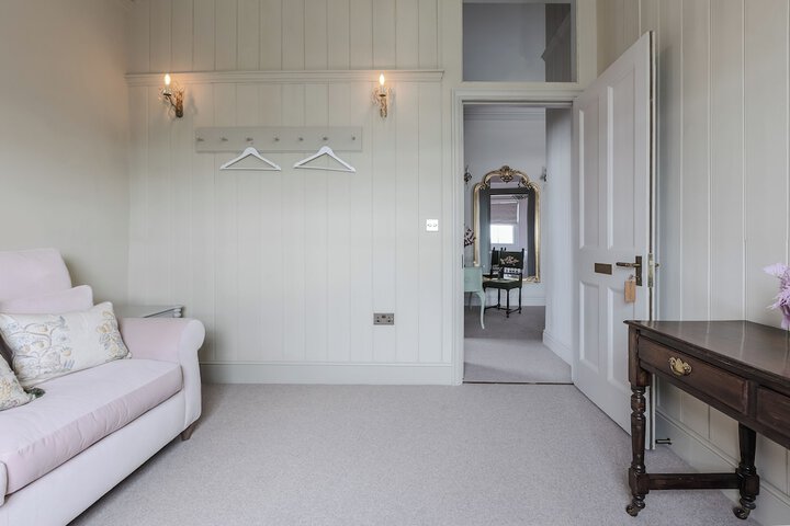 Room 5 of 48