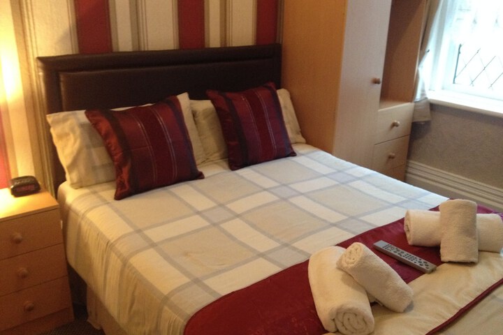 Room 4 of 35