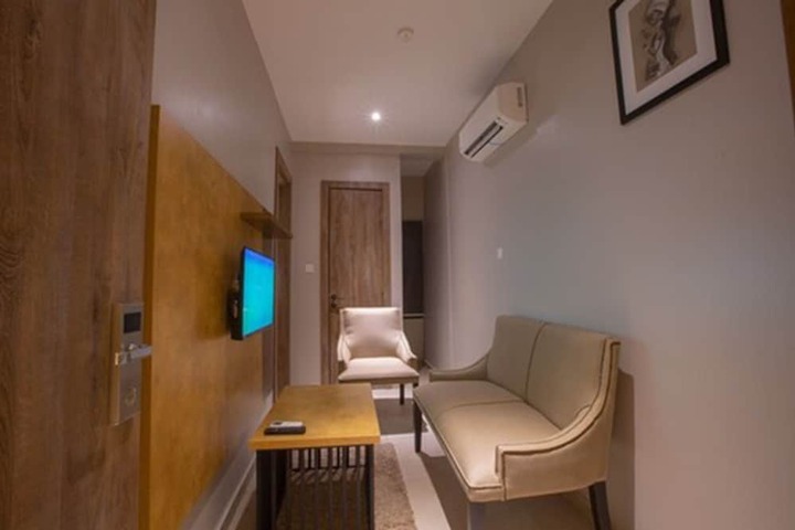 Room 11 of 24