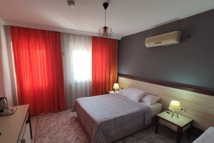 Room 7 of 33