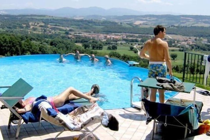 Pool 10 of 25
