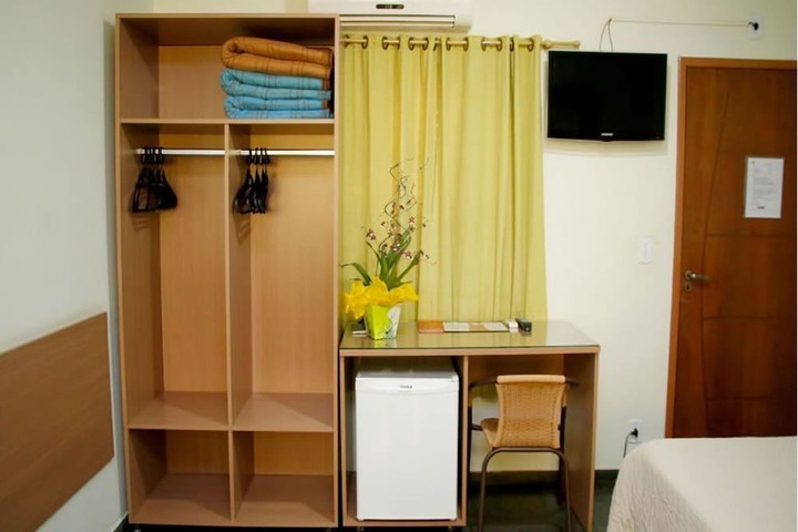 Room 16 of 32
