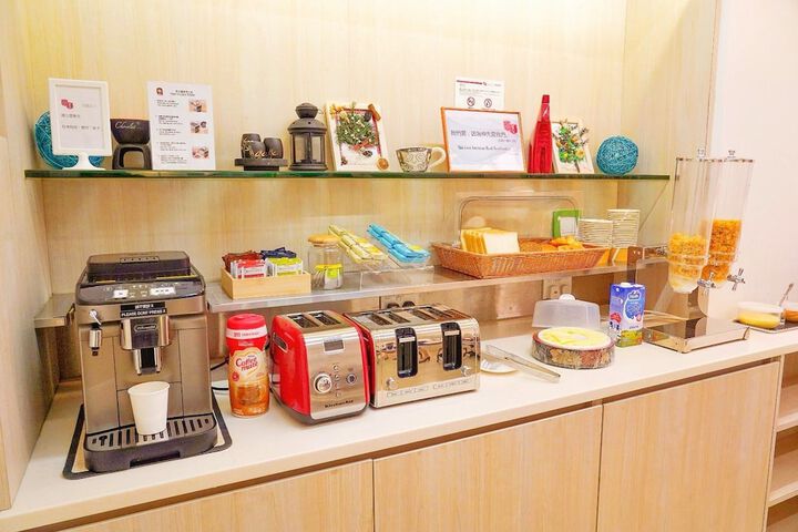 Breakfast/Coffee Service 40 of 51