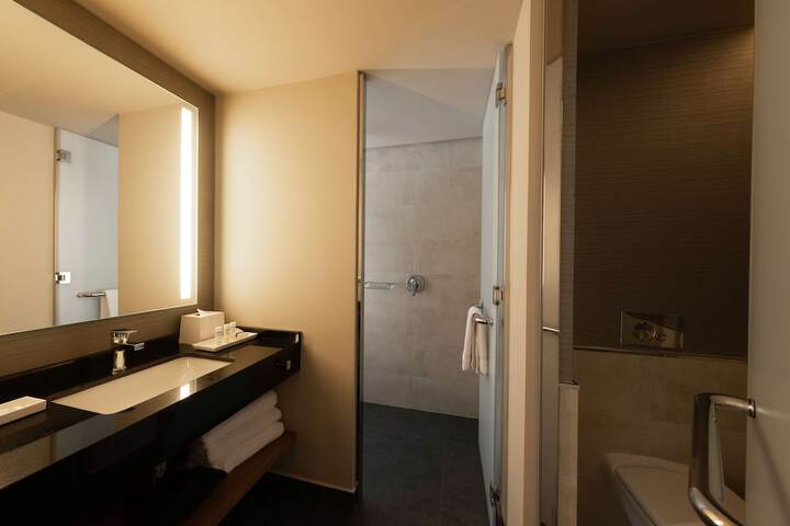 Room 47 of 77