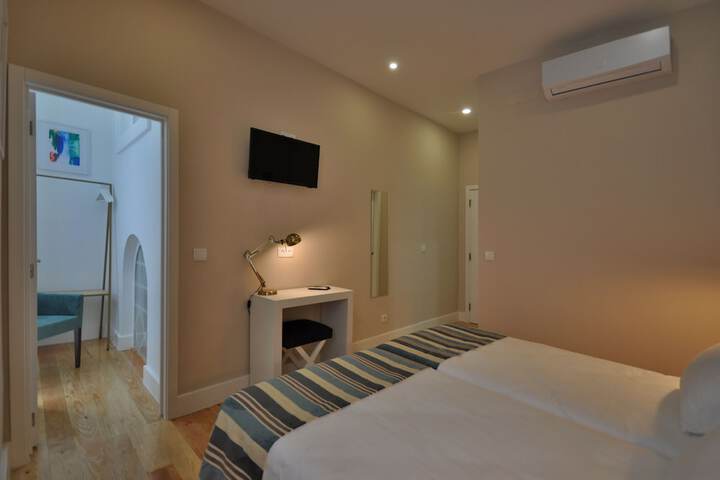 Room 13 of 34