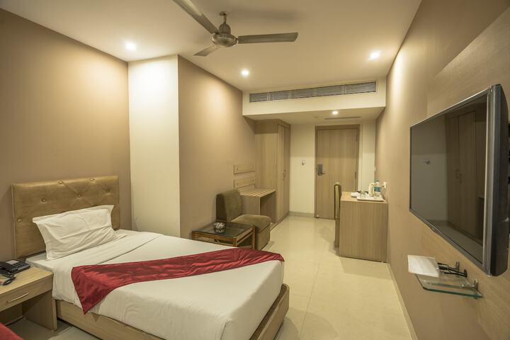 Room 18 of 42