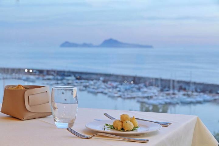 Dining 106 of 146