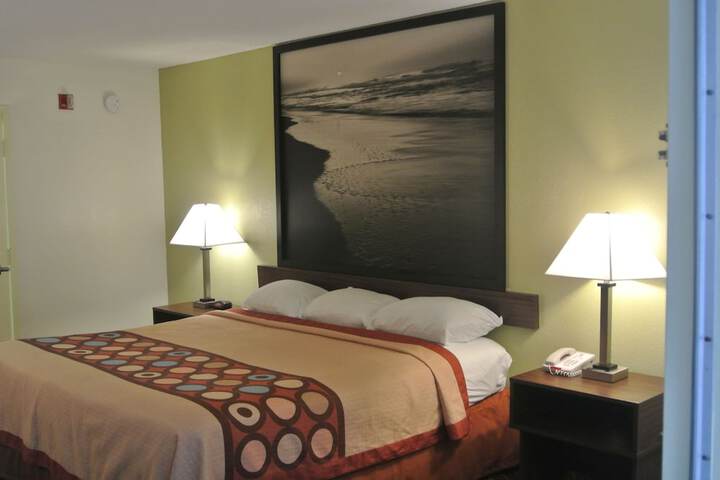 1 King Bed Accessible (7 of 17)