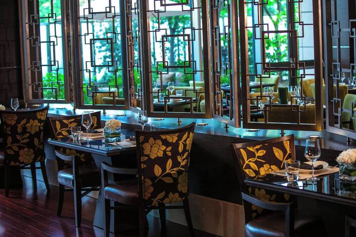 Dining 62 of 128