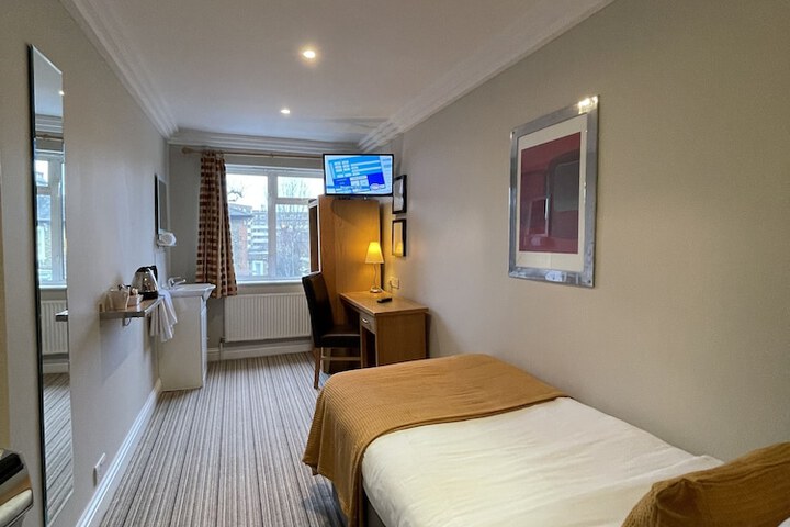 Room 3 of 39