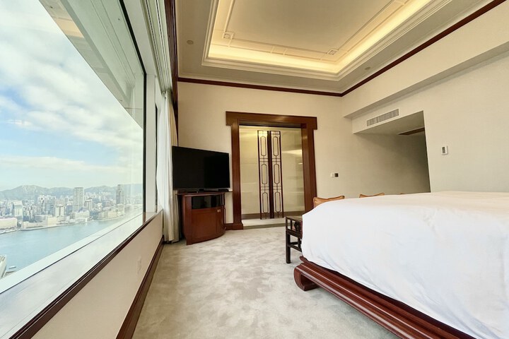Room 8 of 86
