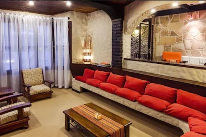 Entrance & Lobby