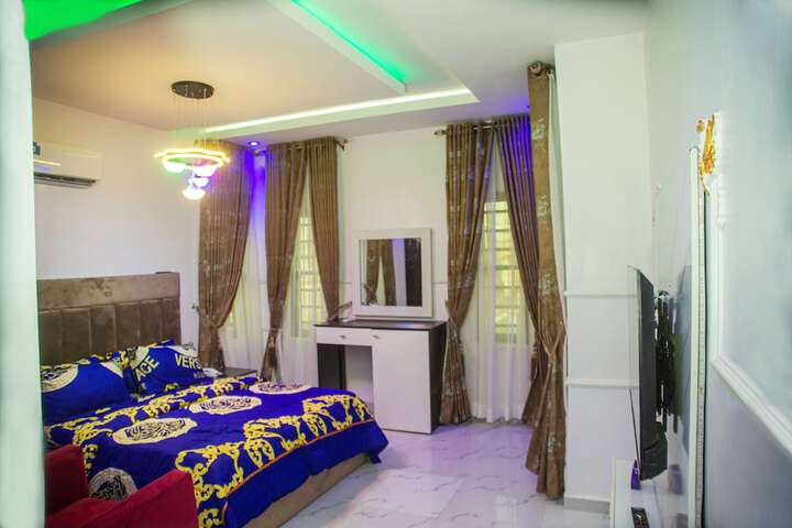 Room 9 of 24