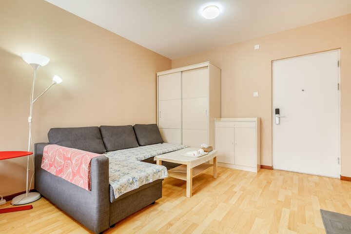 Room 4 of 74