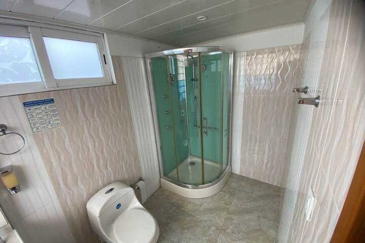 Room 16 of 28