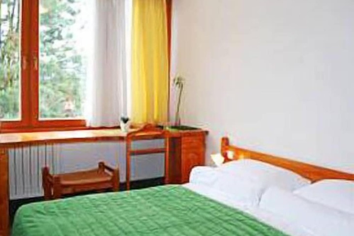 Room 4 of 14