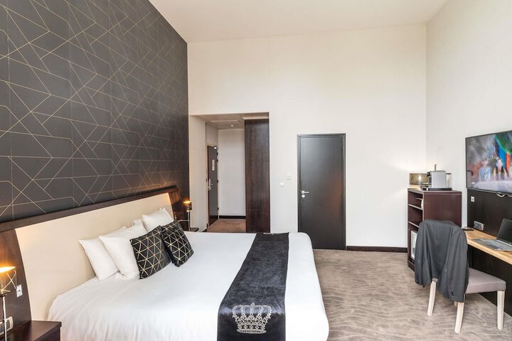 Room 14 of 83
