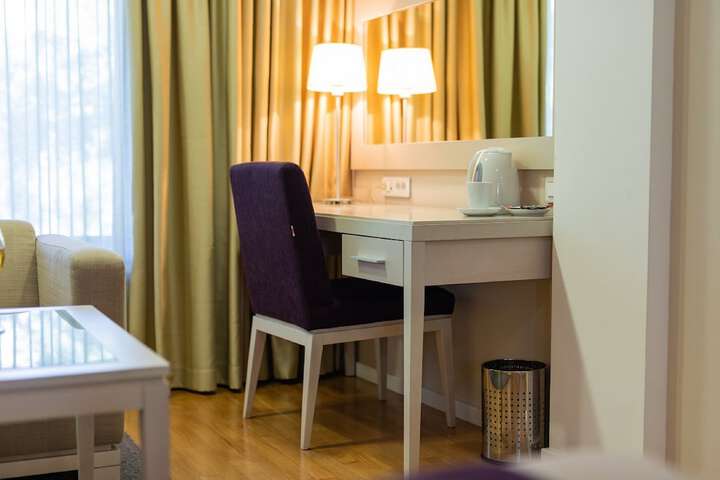 Room 12 of 37